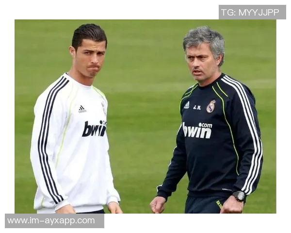 穆里尼奥与C罗如父子般亲密却曾因教诲几乎让其泪崩的故事